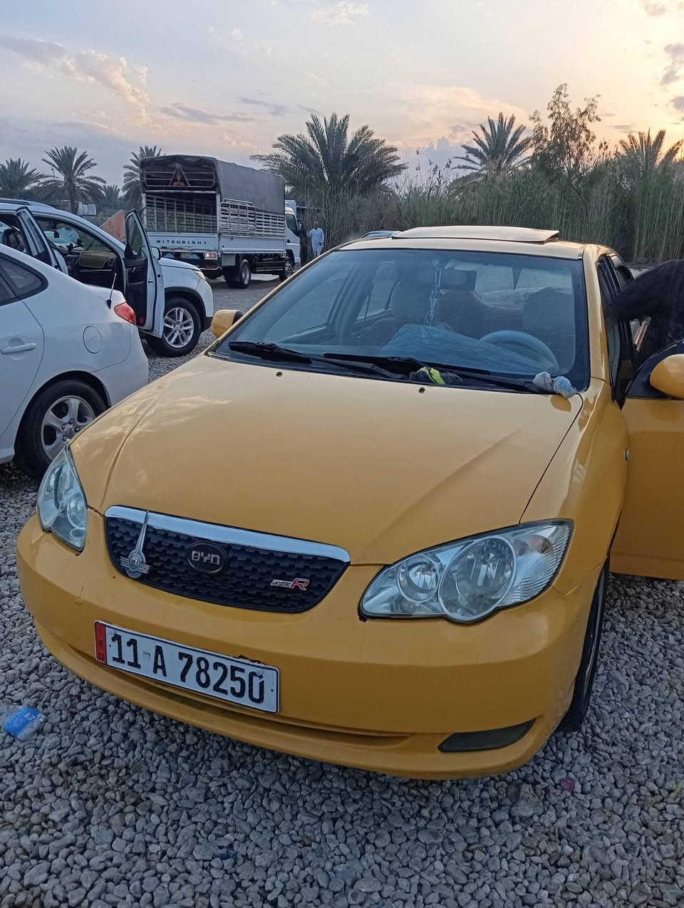 السلام عليكم سياره بيوادي f3 مصبوغه عام اثر جراد رقم بغداد نكليزي مصفره هيئه وغرامات موديل 11 كير عادي بيع او مراس ***********
