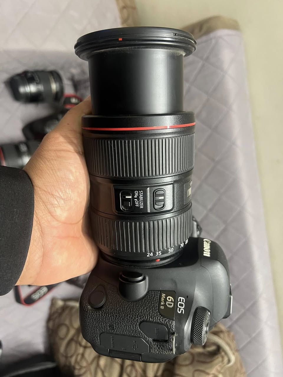 كاميرا كانون 6d mark2 مع عدسه 24.105 الإصدار الأخير  مع حقيبه وشاحنه واحزام ورام 128 وبطاريات 2 النظافه 95‎%‎  بسعر بغداد الزعفرانية السعر خاص او اتصل ***********
