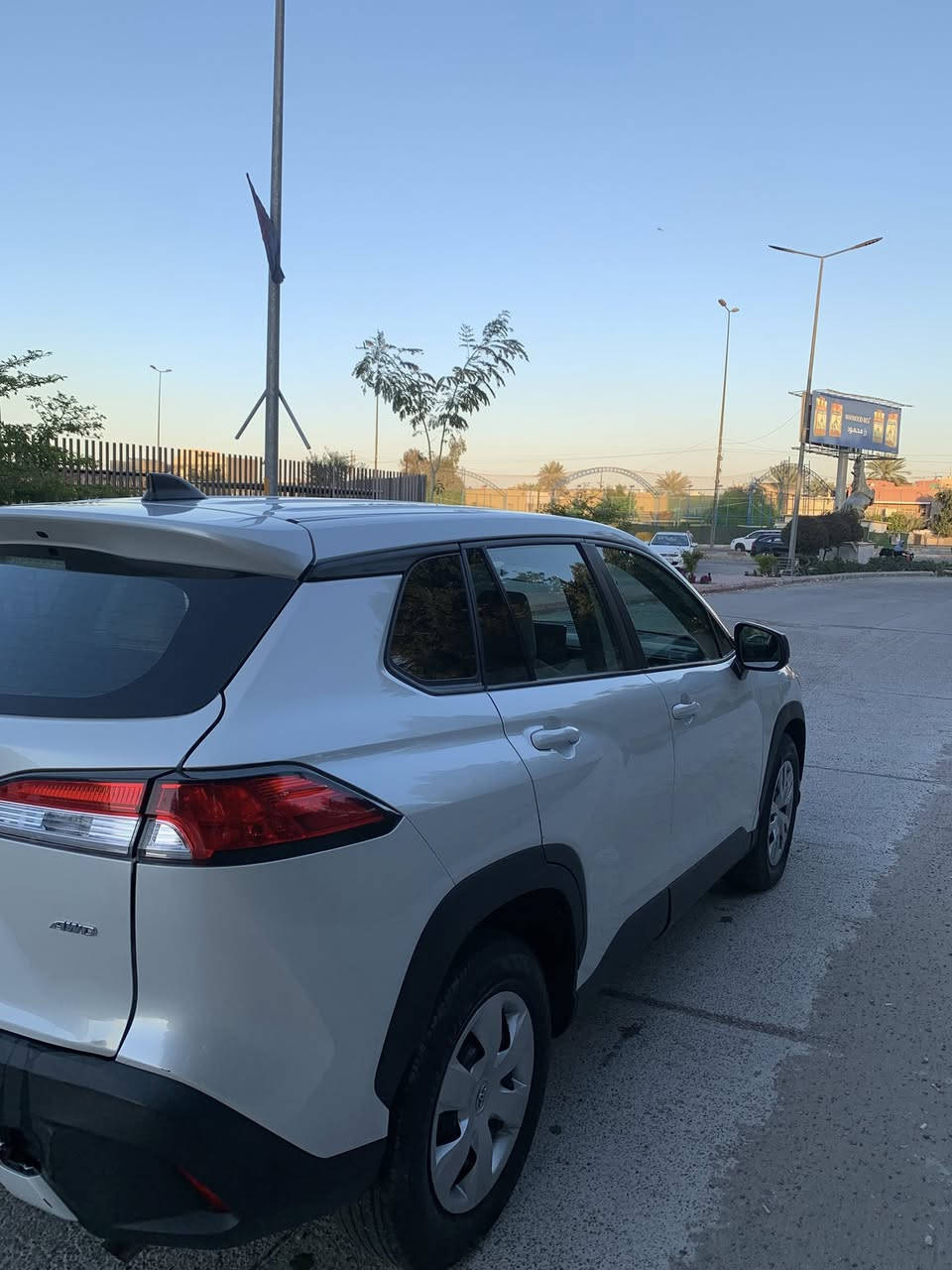 السلام عليكم
كورلا كروس موديل 2023 وارد امريكي 
بيها ربع البنيد صبغ + جاملغ جهة السايق صبغ 
رادار امامي + تحديد مسار + اوتو هولد + سايد بريك بصمه ..
السعر 162
 رقم بغداد بأسمي 
مكان السياره المنصور او حي الجامعه 

***********
