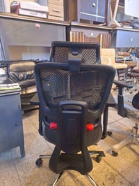 كرسي مكتبي • جديد يومين • يتحمل ١٨٠ك