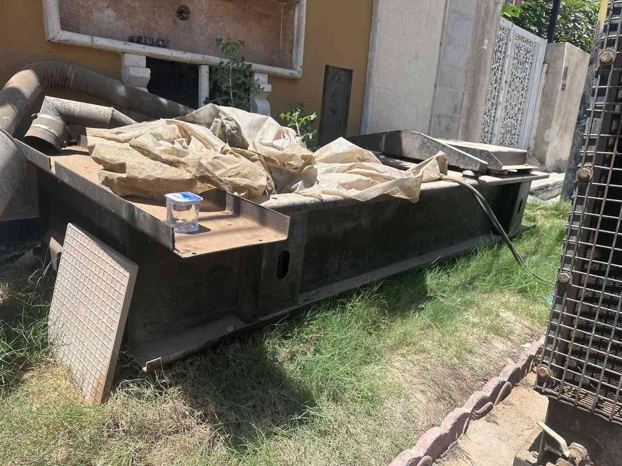 شاصي نضيف عالي معه الصينية التوليد والربلات وصالنصة جديدة متل فالفو دي12
السعر 5$
***********
