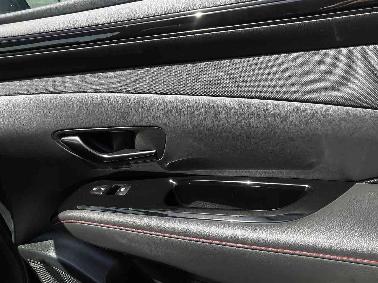 توسان ان لاين 23 

سيارة حدثهة مثل ما موضح كلش بسيط بدون دواخل بدون ايرباك ⭕️ 
السيارة باسمي قبل شهر رقمتهة 
المواصفات 
كامرة 
حساسات 
اوتو هولد 
دفع رباعي 
مانع انزلاق 
تحديد مسار 
اوتو ستوب 
شحن لاسلكي
تدفئة كشنات 
4 انضمة قيادة 
بنورامة
نظام صوت BOSE 
كشنات جلد + مخملد مطعم بخياط احمر 

مكاني بغداد 
***********

السعر 205 بيهة مجال بسيط جداً
