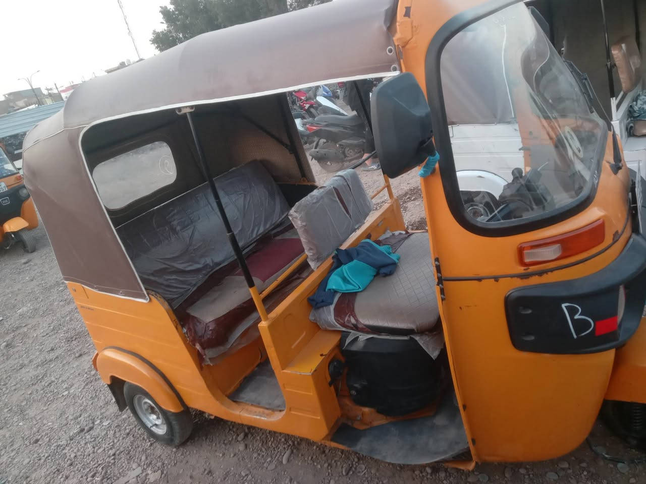 السلام عليكم تكتك البيع مديل 2019 بشهر 12 رقم وسنوية تحويل ثاني يوم  تكتك خير من الله السعر 6و750 وبيهة مجال الطيبين الاستفسار ***********
