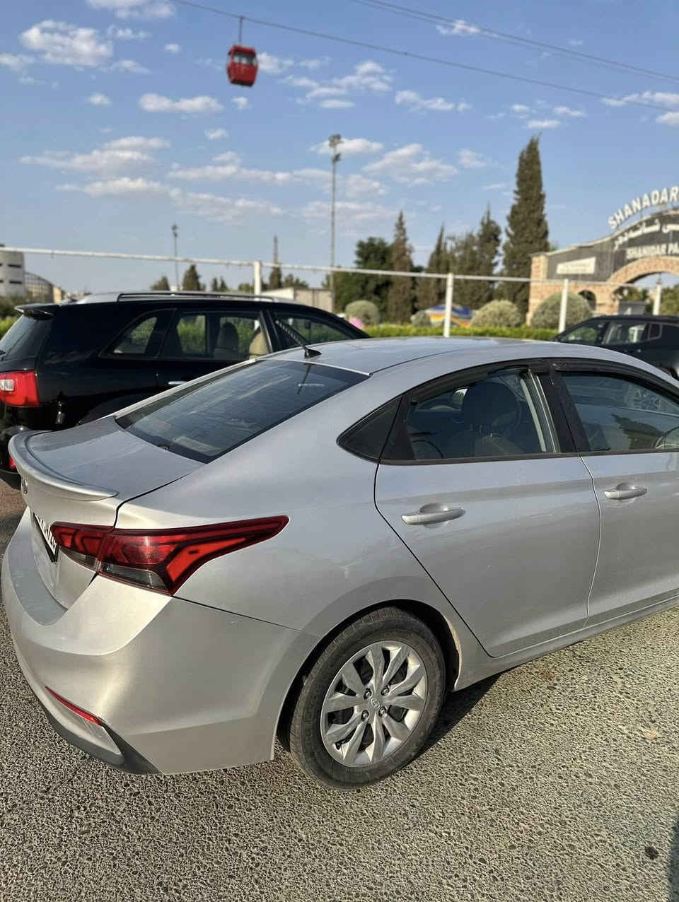 السلام عليكم 

سيارة اكسنت 2018 وارد امريكي فول مواصفات عدة الفتحة 
السيارة خير من الله جاهزة من كل النواحي مال جناي 
طخم جديد تايرات جديدة 
وضعيات قيادة 
مثبت سرعة 
شاشة وكامرة 
صبغ قطعتين فقط وشوية من الجاملغ الخلفي بدون دواخل
رقم سليمانية تحويل ثاني يوم الشرعي موجود بالموصل 
ما مسجل على الكوبون 
السعر مناسب  110 ورقة قابل للتفاوض …
السيارة موجودة بحي السكر
للاستفسار اكثر 
***********
