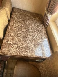 ميز طعام • ٤ كراسي • نظيف جداً