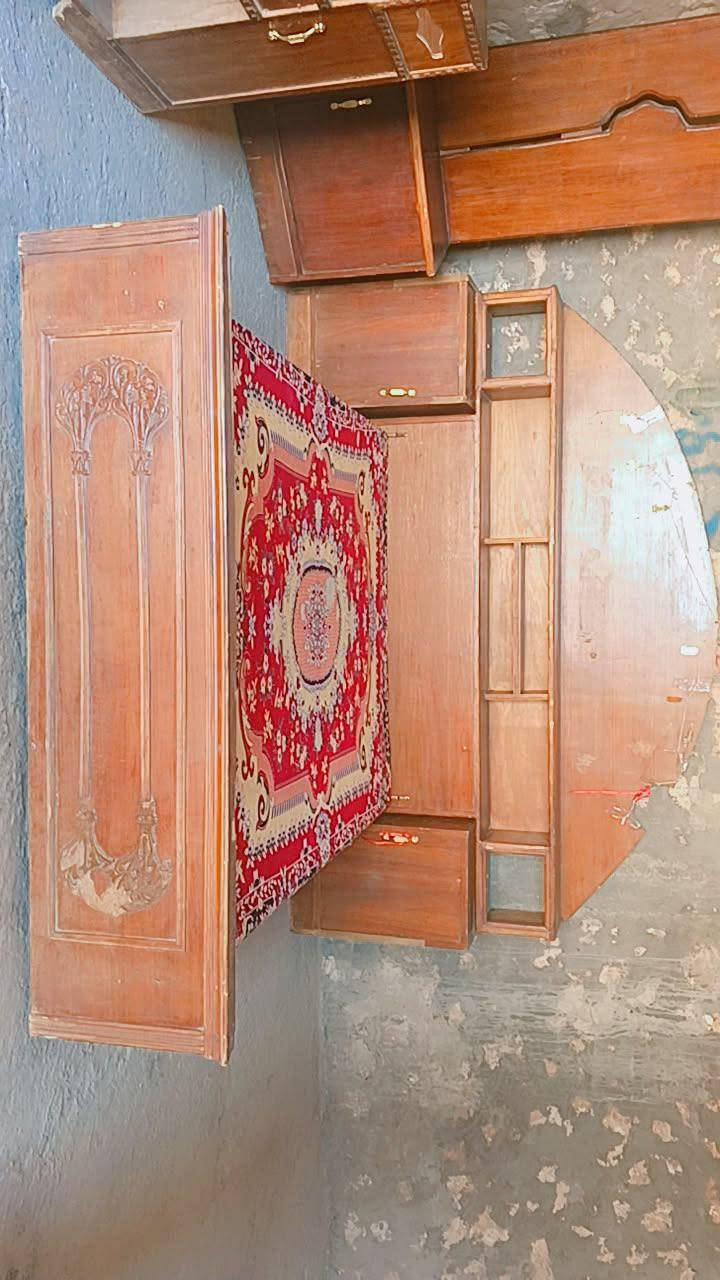 غرفة خشاب عراقية السعر 400 وبيها مجال المكان سعدة للاستفسار اكثر التواصل خاص او عالرقم ***********
