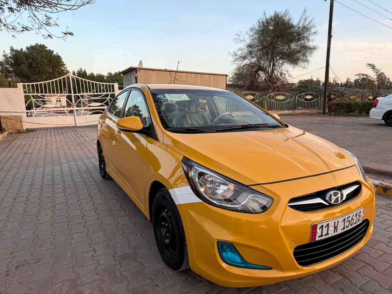 سلام عليكم
هونداي اكسنت صفرة 2014 خليجي 
السيارة بيهة جاملغ خلفي وباب ودوسات صبغ بدون دواخل جاهزة من كلشي السيارة
 سيارة جديدة كلش ومناقصها شي
السيارة كلش حلوة و جديدة تخم تاير جديد 
كير و مكينة كله مكفول بدون اي عطل
سنوية وهيئة وغرامات وأرقام جديدة كلة مصفرة 
تحويل ثاني يوم 
سعرة 75 بي مجال 
رقمي ***********
مكانها بغداد البياع
