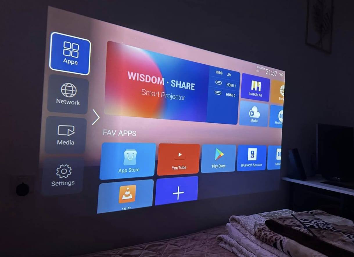 للبيع 145 مع التوصيل 
جهاز العرض الذكي TOPTRO X7 هو جهاز عرض شهير  مزود بنظام أندرويد مدمج، ويحتوي على تطبيقات مدمجة مثل نتفليكس ويوتيوب، بالإضافة إلى ميزات مثل التركيز التلقائي، وتصحيح الانحراف التلقائي، وواي فاي 6، وبلوتوث 5.2 لتوفير تجربة سينمائية منزلية متعددة الاستخدامات. تشمل الميزات الرئيسية محركًا بصريًا محكم الإغلاق ضد الغبار لمنع ظهور البقع، وسطوعًا عاليًا (حوالي 600-700 لومن ANSI)، وسهولة الاتصال عبر HDMI وUSB والبث اللاسلكي
ستمتع بالافلام والألعاب ومباريات حجم كبير تعرض اكثر من 5 متر


**إذا كنت صاحب هذا الإعلان وتريد حذفه لأي سبب، رجاءا أرسل رسالة إلى الدعم الفني**