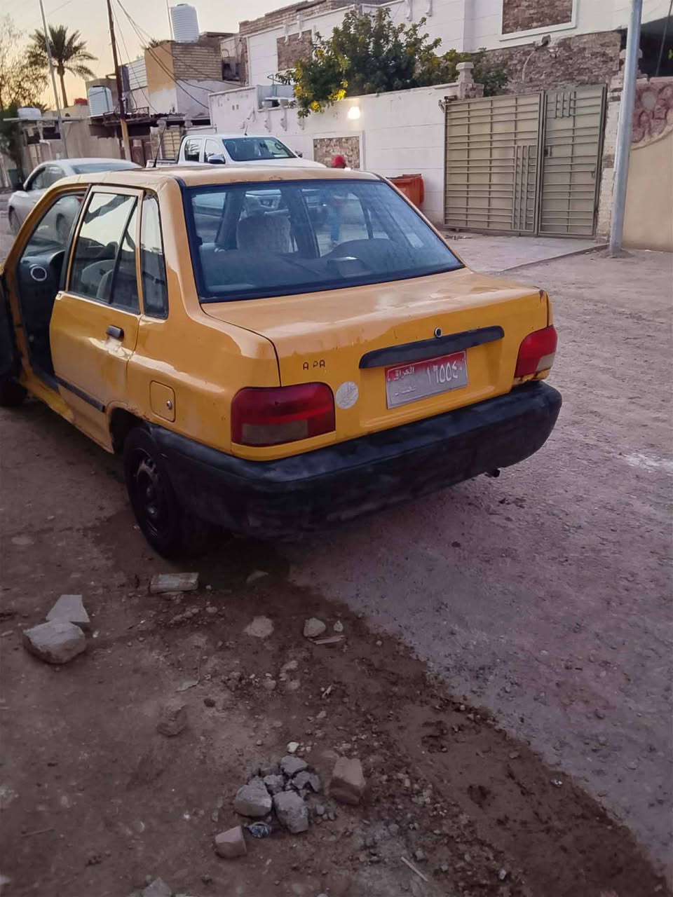 سلام عليكم سايبا ٢٠١٢ اشتغل بيه تكسي نقصه باور فقط مكينه كير خير من الله  تايرات سنويه عضم عاج رقم احمر كوم حديد اتكفل سرقه وعشائر سعرهه ١٠ وبيهه مجال *********** مكاني مشروع الوحدة قرب بسمايه
