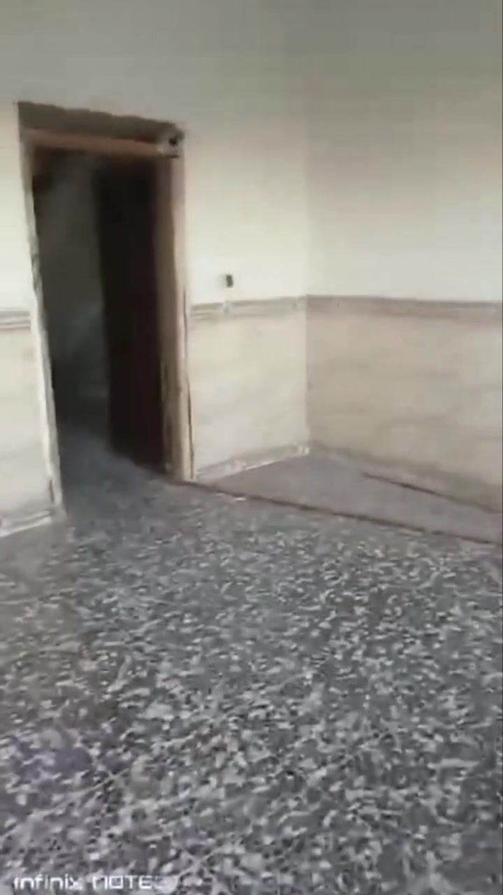 بيت للايجار مساحة ١٢٥  متر  ركن 
 بناء نضيف  غرفة صالة استقبال طرمة 
تانكي موجود مجاري زينة 
ايجاره 200 الف قفل 
***********
