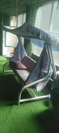 سلام وعليكم....... مرجوحه تركي نضافة ٩٠% لاشمس ولا مطر ضاربها كامله دو...