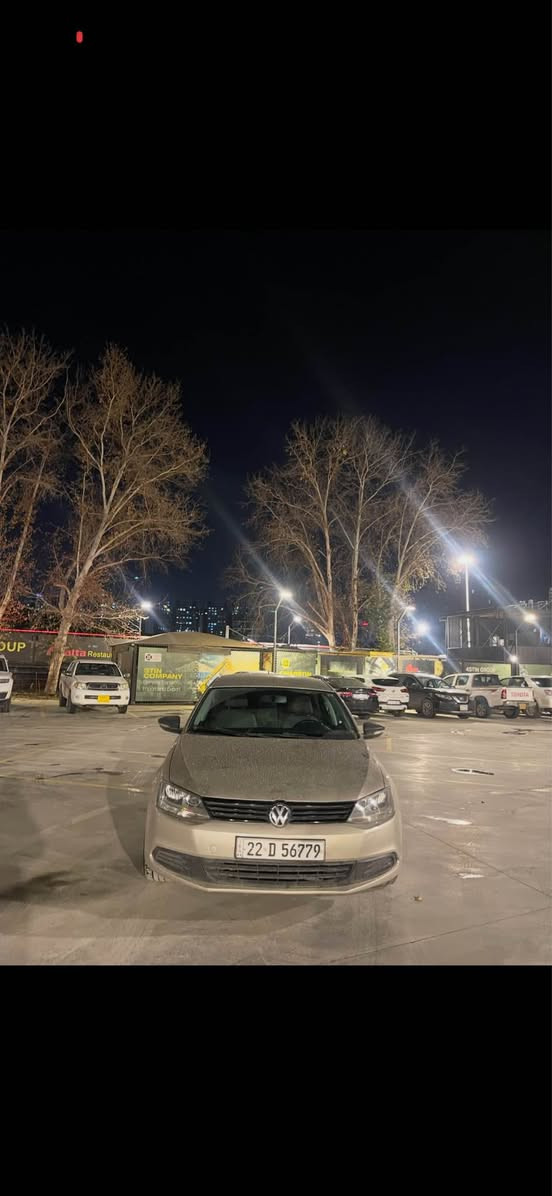 جيتا 2015 خليجي محرك 20 بدون توربو 
رقم سنوي جديد گير محرك جديد بشرط 
بيها 5 قطع بخ بس جماليه بدون دواخل 
بدون ارباك بشرط تايرات جديد 
تحويل وكاله بشرط 
بيها 500 الف غرامات نزل من سعر 
سعر 88$ 
مكاني دهوك 
رقم موبايل*********** زاخو, دهوك
