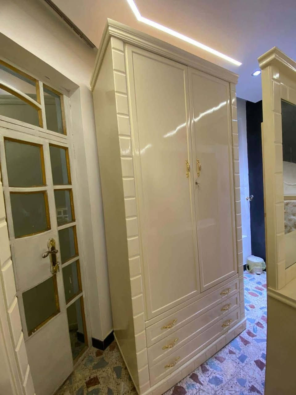 غرفة نوم عراقية تفصال فخامة فول شغل عراقي درجة أولى داخل 4 ملم خارج 5 ملم غرفة تحفة فنية شغل ولا اروع
سعر هاي الغرفة بس بمليونين و100 متوفر توصيل +شد داخل كربلاء مجاني وباقي المحافظات بكروة


**إذا كنت صاحب هذا الإعلان وتريد حذفه لأي سبب، رجاءا أرسل رسالة إلى الدعم الفني**