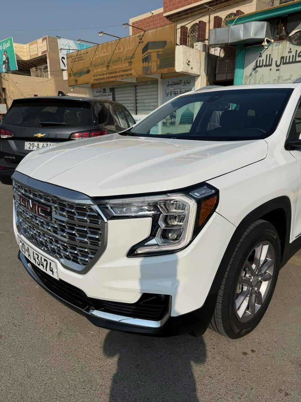 تيران 2022 فول للأخير كلشي موضح بالصور بيه حادث جاملغ صفحة السائق
مكفوله مكينه گير دواخل السياره ماتصرف عليه الف دينار جاهزه من كلشي 
مكان السياره ميسان 
سنويه وارقام جديده 
***********
***********
والي عنده اي استفسار خاص مفتوح يتفضل
