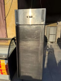 حافضه ايطالي تجميد  نضيفه جداً استخدام قليل  للتفاصيل مراسله الصفحه او...