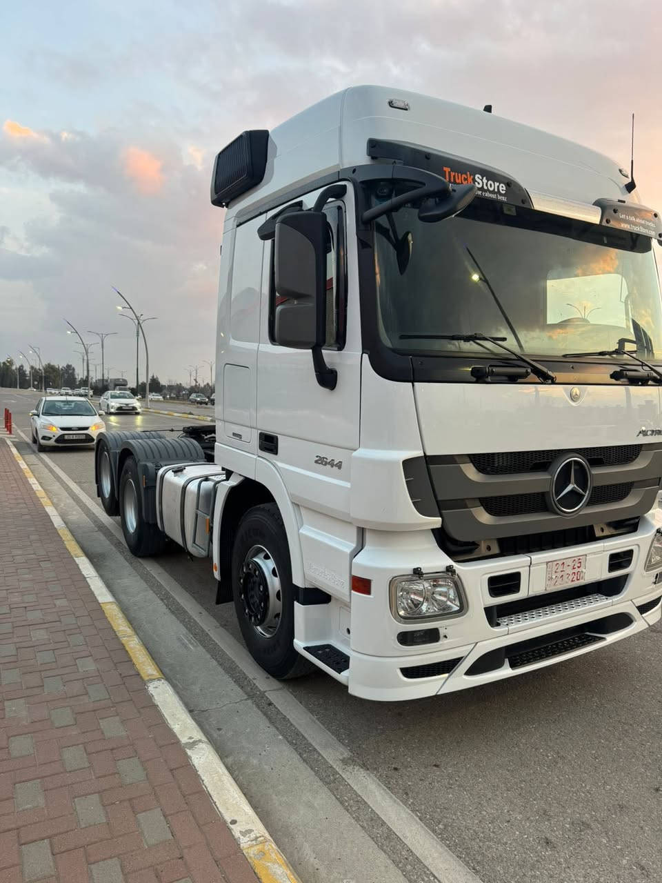 السلام عليكم للبيع اكتروز 2017السيارة ماشية 450حقيقي تخم تاير السيارة مكفولة من الضربة والمعجون فقط صبغ جمالية عام السيارة كاتي تترقم شمالي مكان السيارة سليمانية للاتصال***********
