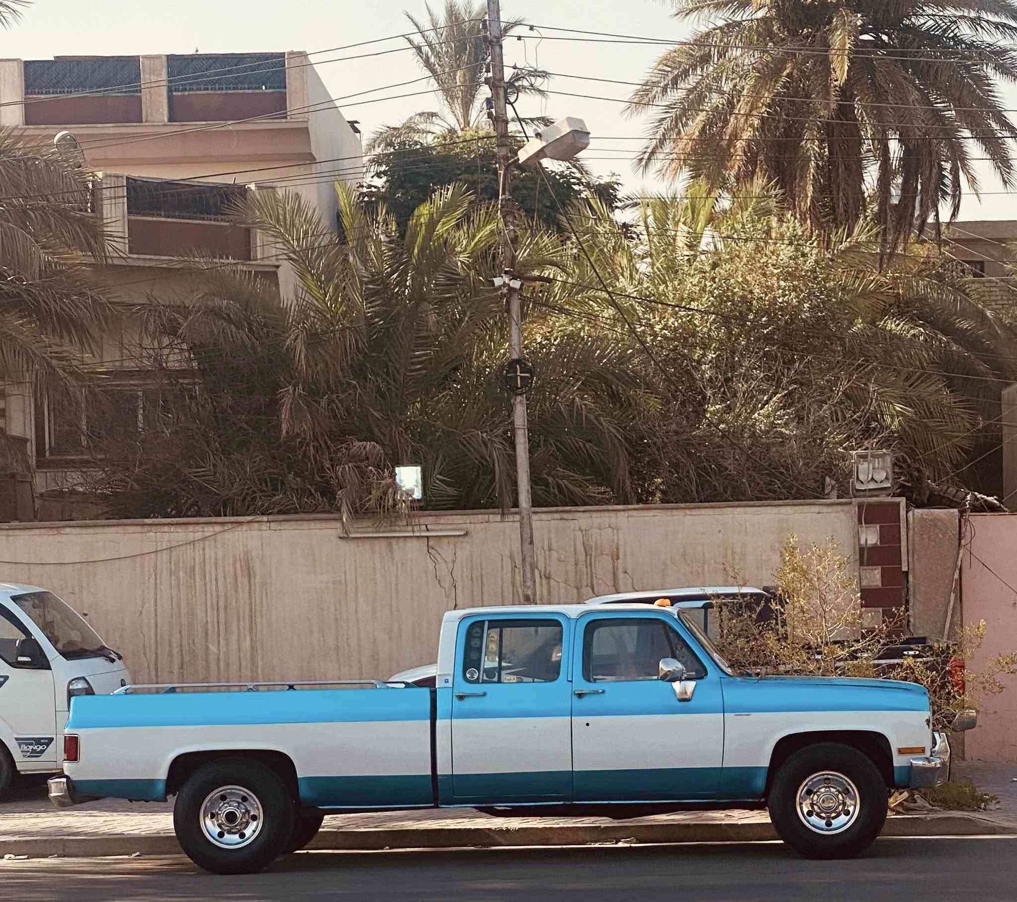 شوفر ليت ١٩٩٠ للبيع أو المراوس مكاني بغداد مكينه ٣٥٠ وكير ٤٠٠ اوتو  سياره حلوة ومرتبه تحول مباشر  عارضهة ٦٥ وبيهة شويه مجال *********** الي متعجبه يعبر رحمه لهلكم
