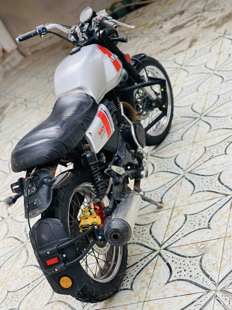 دايوان لايتي للبيع كفاله عامه عالشرط يعني تفحص براحتك ومرقمه رقمها واصل للبصمه ما تكلفك ٢٠ الف 
السعر والاستفسار اكثر ‭٠٧٨٢ ٦٦٠ ١٠٣٢‬
