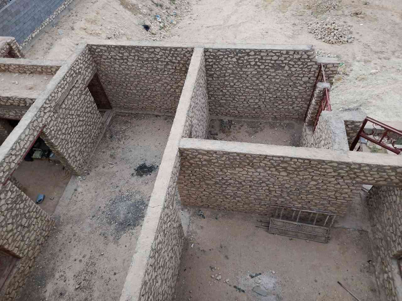 سلام عليكم ورحمة الله وبركاته 
هيكل في منطقة الشيخ حديد 
المساحة الكلية: 205
يحتوي على 
غرفتين نوم 5.4 و 4.5/4
مطبخ 4.5/4 + استقبال 6.4
صاله ضيوف 8.5
منورين خارجية
حمامات 
ومجمع غرف
 قريب على مقبرة الشيخ حديد 
للتواصل للسعر مع هذا الرقم
***********
