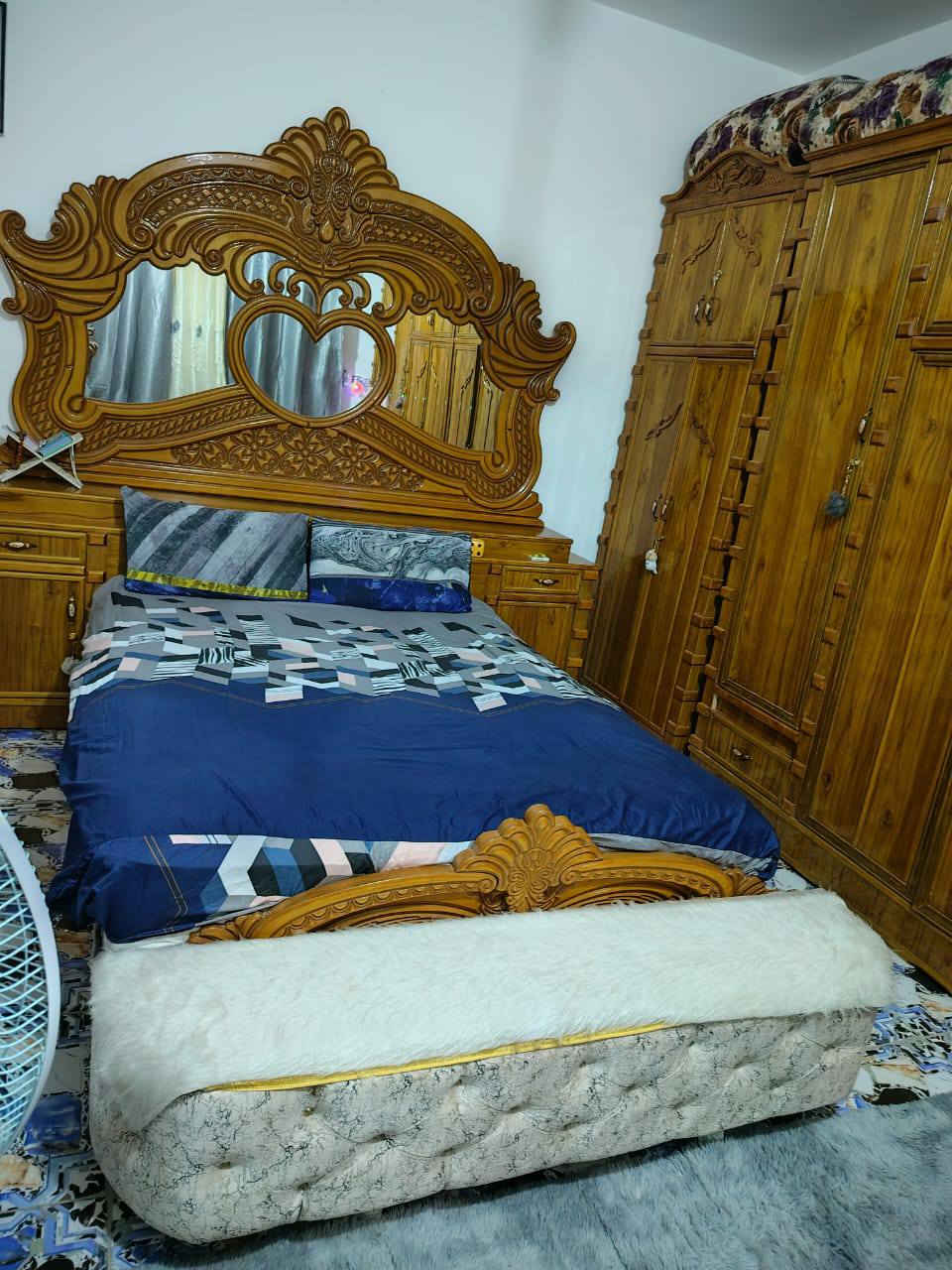 غرفة صاج داخلي وخارجي جديده ونضيفه كلش بعد احله من الصور 5 قطع نجاره عراقيه  طابقين ***********
