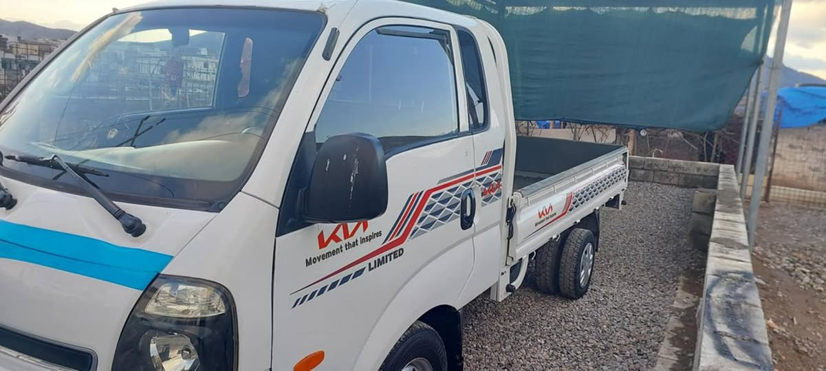 بەناوی خودای بەخشندەی میهرەبان 
کیا گاز مۆدیل 2014
مەینە 3 هەزاری 7 گێڕی سۆپەر 
کوشن هیتەر و ئاوێنە هیتەر 
گێڕ و مەکینەی بەشەرت 
کامل مەسرەف کراوەهی ماڵێیەو هی مەعرەز نیە 
ماڵی کەسابەتە 
شوێن ڕانیە 
سعری 63 گەڵاو معامەلە 
ژ.م ***********
0771950019 رانية, السليمانية
