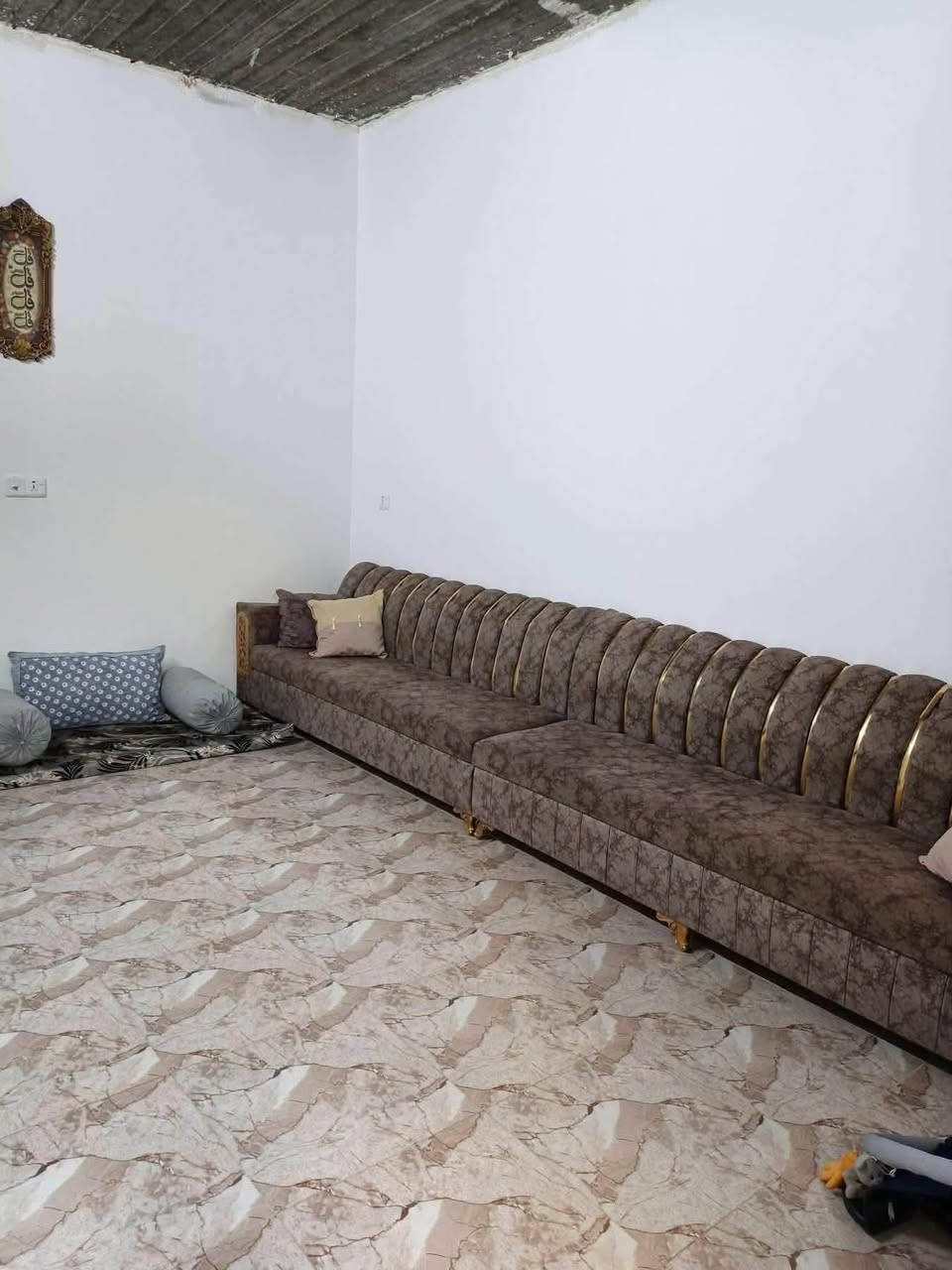 بسم الله الرحمن الرحيم 
بس 63مليون طابي صرف
دار للبيع مساحه 100م حي الزوراء ثالث فرع من الشارع العام شارع 15م
غرفه نوم ومطبخ وصاله وكراج استفسار 
***********
***********
