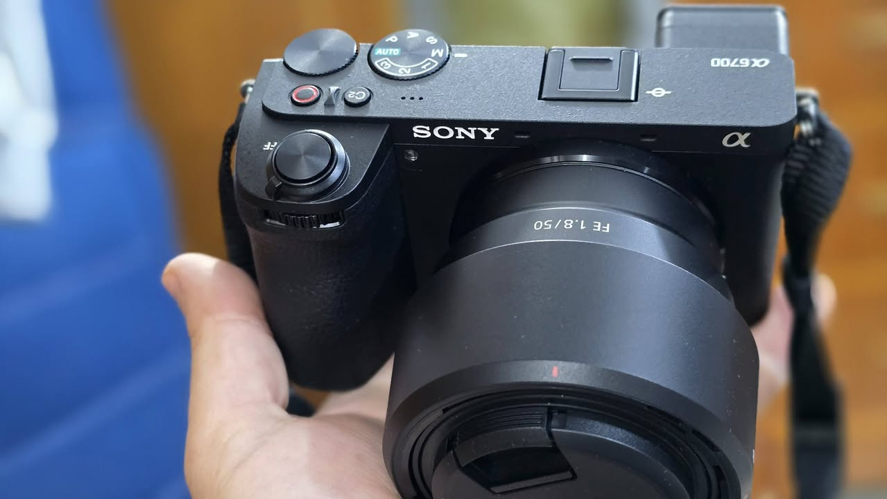 السلام عليكم .. كامرا سوني a6700 للبيع .. مع عدسة سوني 18-135 نظافة 99% ...
***********
