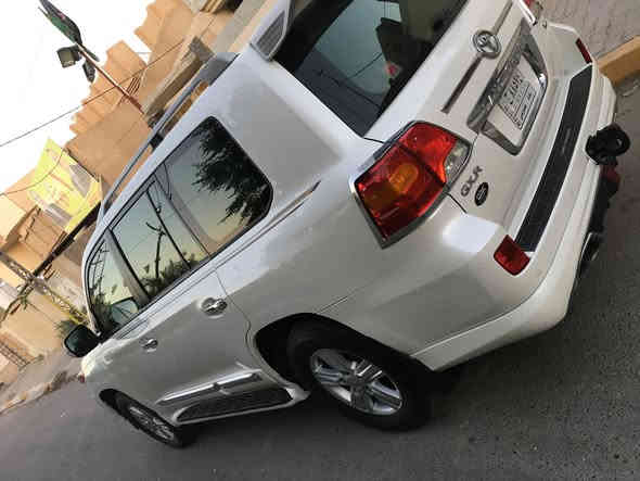 سلام عليكم اخوان ..لاندكروز جكساره للبيع موديل 2012 رقم بغداد الماني مشروع وطني بسمي اخوان السياره نظيفه جدا وكولشي علا البلاد مكينه كير مكفولات صدر امامي خلفي كفاله غرفه على البلاد تبريد ثلاجه  كشره ايظا كفاله عامه عد نص باب صبغ فقط اثر شخط بسيط فقط اخوان السياره بريم يعني فول مواصفات سلايت روف طكتين كشنات كهربأ كامره وشاشه وتبريد تلاث قطع وتحكمات ستيرن وشفتات سرعه وغرفه صاج داخل قرميدي واربع بصمات انارة  ترحيب مري شفط وأشاير بالمري وعدسة زنون بلاد وثلاجه وبعد بيه مواصفات اخوان لسعر 335 ورقه وبيه مجال بسيط لشراي يتصل *********** ..... *********** ولمو شراي يرفع لمنشور بكلام طيب مثله ..
