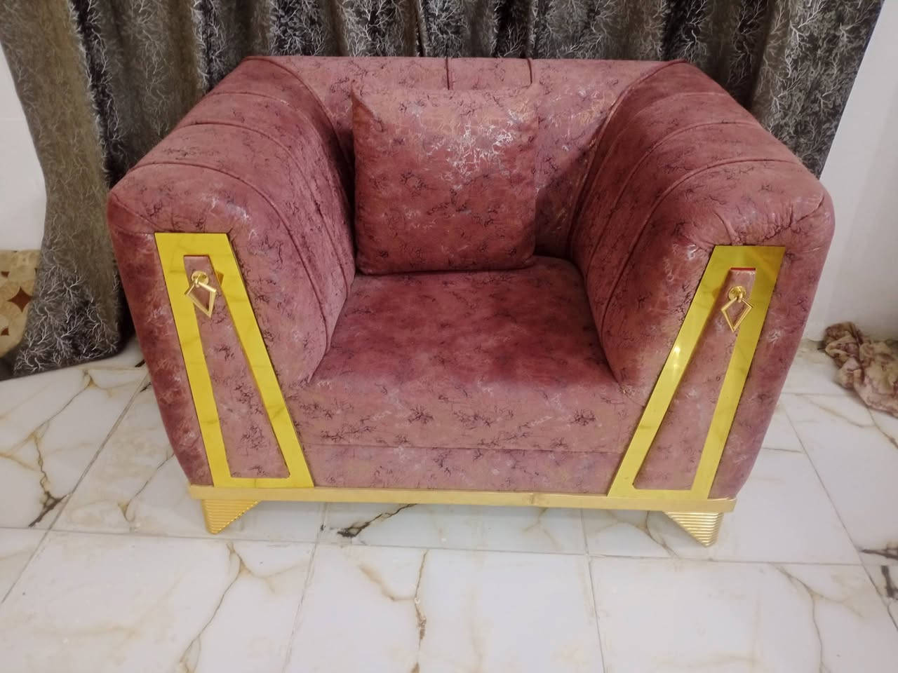 جديد للبيع ماخذي مليون و200للبيع ماكنه الديوانيه تخم كشر مقاعد  كلش ضخم و ثكيل سعره حالين 650الخاص مفتوح التصال ***********
