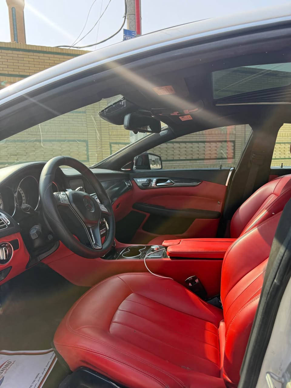 بسم الله الرحمن الرحيم 
Mercedes مخ CLS 550 
بة ناوي خواي گةورةو ميهرةبان 
مارسيديس ٥٥٠ 
موديل :٢٠١٢
مةكينية :٥٥٠ (٨ پستوني توين توربو )
ليدران:حيزام بوياغ بي ژوورةوة پيشو پشت كةپس بي زةربةية سةيارةكة توزةك پشت چاملغي هةية 
مةكينة نةكراوةتةوة بة شةرتي كومپيوتةر و فةحس
١٥ وةرةقة غةرامةي لةسةرة دواي مامةلة دةگةرينمةوة
سةيارةكة جاهيزة مي مةسرةفة
اگزوزي amg بو بةستراوة
مواسةفات-:
رادار
سلايت
ناو سوور
كوشن سارد و گةرم و مةساج
كوشن كارةباي و خةزن سوكان كارةباي
سةماعة هةرمان كاردون
پةردة بيلادي
جةگة بةرزي و نزمي سةيارة 
زور مواسةفاتي تر 
پةيوةندي بةس واتس اپ_فايبةر (***********)
شوين هةولير _نرخ ١٨٥ وةرةقة أربيل, العراق
