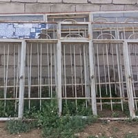 شبابيك للبيع العدد 3 واحد  5طلاكه  وثنين 6 طلاكه الاستفسار 07707881834
