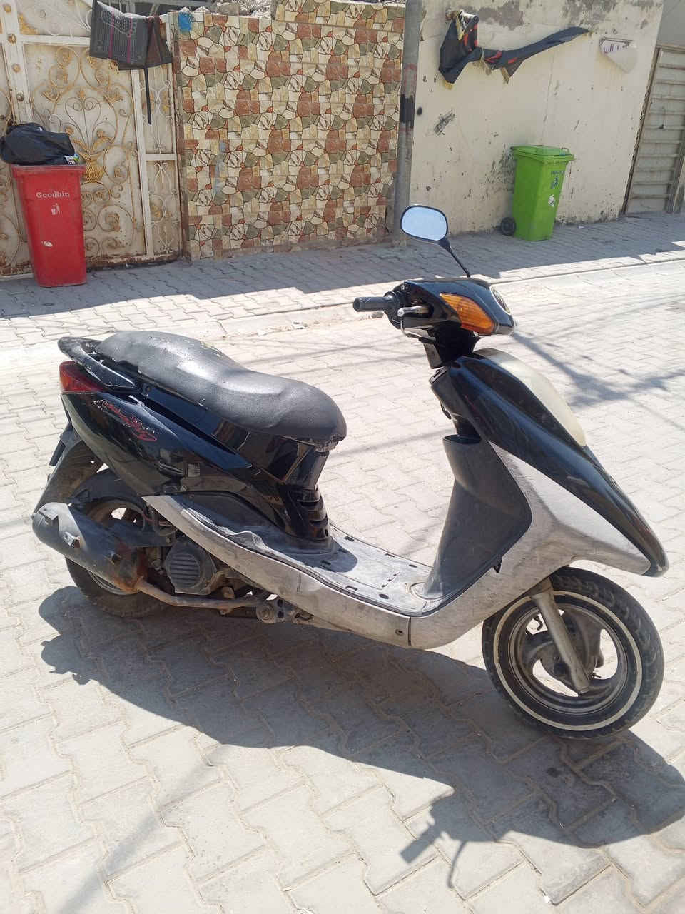 دراجه بريز سرعه140للبيع مكينه شغاله بيه صوت  تشتغل هندر ابيع كوم حديد السعر 250وبيه مجال مكان بغداد الشعب لاستفسار (***********)
