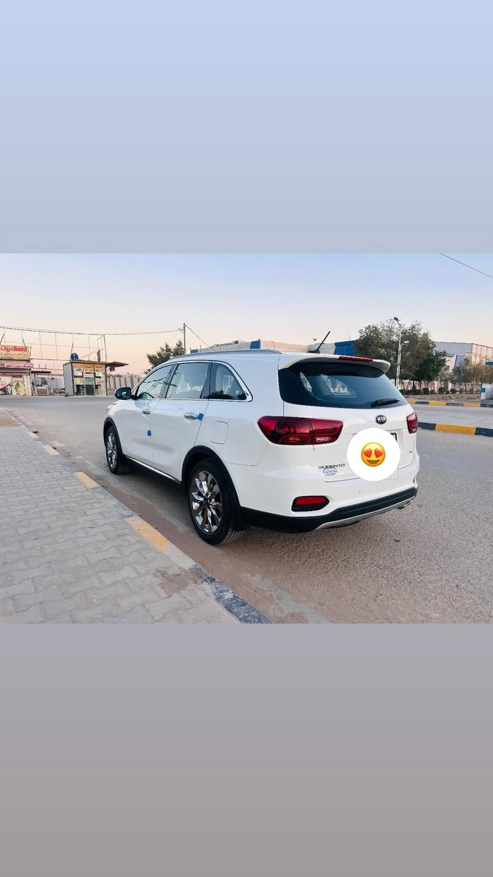 السلام عليكم
سورنتو خليجي ٢٠١٩ رقم بغداد دولي باسمي تحويل مباشر
٦ سلندر
٧راكب
٣ قطع تبريد
بصمة تشغيل وابواب
مري شفط 
جنطة شفط كهرباء 
كشنات جلد
كشنات كهرباء 
بردات بلادي
لايت زنون
بك لايت LED 
انضمة قيادة متعددة
شاشة كبيرة
كامرة دوارة
حساس خلفي
تحكم ستيرن جهتين

سيارة كلش حلوة وبالواقع احلى من الصور
تخم تاير جديد باتري جديد السيارة ماشية ٦٣ الف كيلو
كير ومحرك مكفول على وضع الشركة
مكفولة من الصبغ والبارد والتبديل والطخة (مكفولة من الدعامية للدعامية)

مكاني بابل الحله السعر255 ورقة وبيها مجال بسيط حق الجية
للأستفسار  
الاتصال بالرقم 
***********
***********
***********
