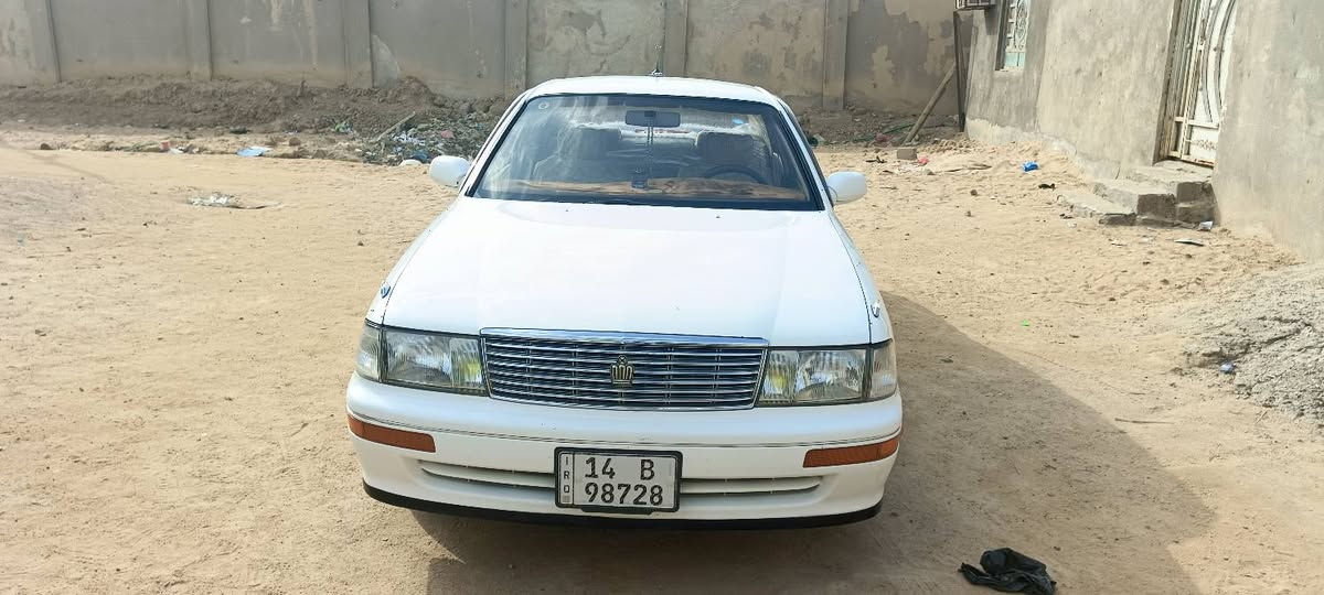 بطه متصل 
موديل 93
رقم بصره ب  اسمي
محرك 3000 
السيارة كاملة من كلشي بدون اي نقص 

تخم تايرات جديدة
تبريد ثلج وحدادية جديدة  
عنواني البصره الهارثه الرقم *********** البصرة, العراق
