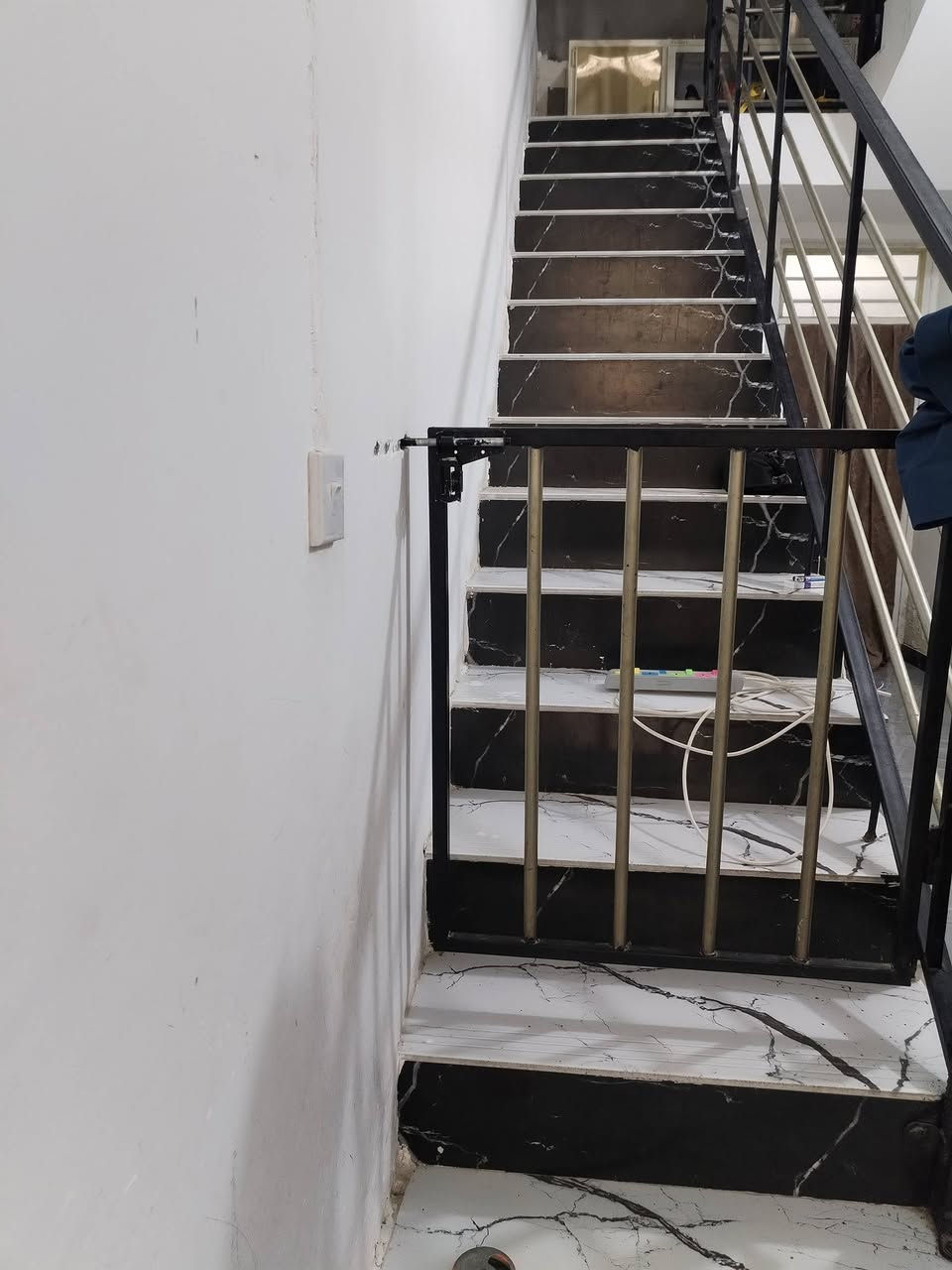 بيت للبيع مستعجل شارع حسينية البتول يبعد البيت عن الشارع ٤٠٠ متر مساحة البيت ١٣٠ متر مربع يتكون من استقبال ٥ ونص، عرض ٤، غرفه نوم ٥ ونص، وعرض ٤، صاله ٦ ب ٣، مطبخ ٤ ب ٣ ونص وترك ٥ ب مترين صحيات داخليه وخارجيه
اتصل وتدلل،، ***********
***********
