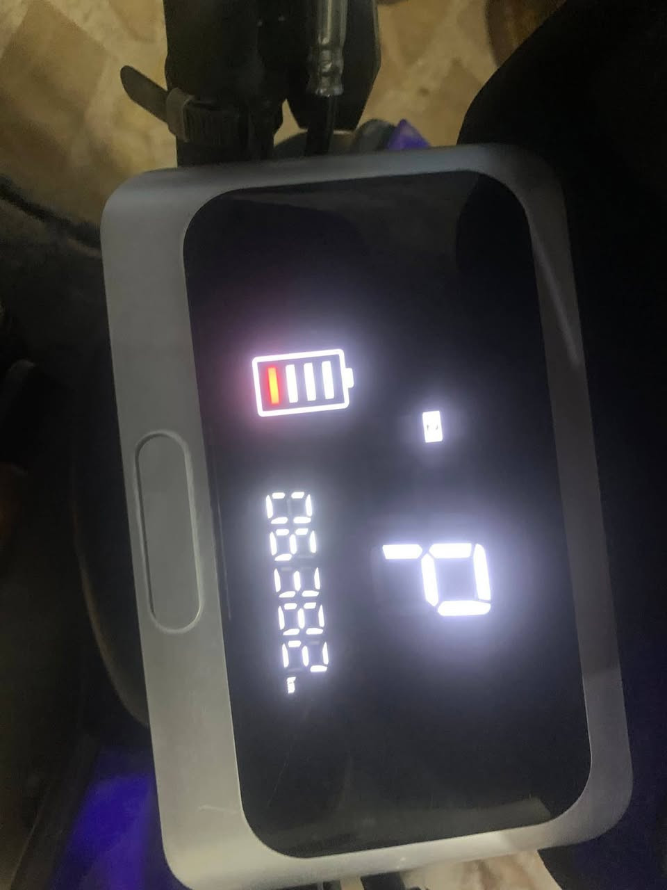 السلام عليكم
ماطور شحنSAW
6 بطاريات 
ملف 2000
للبيع السعر 600 وبي مجال قليل
***********
***********
