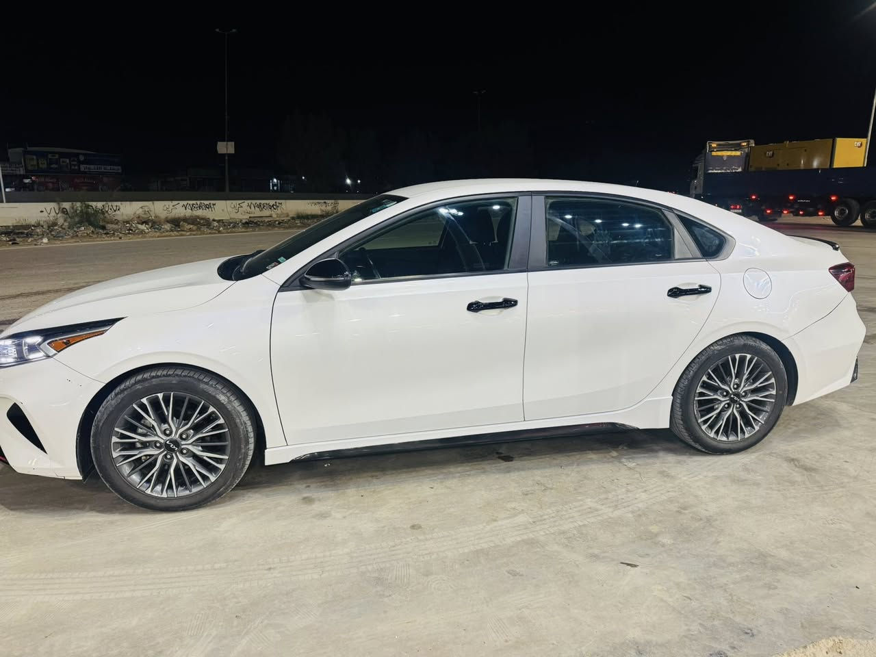 كيا فورتي GT-LINE 2023
السيارة باسمي شخصيا تحويل مباشر
ماشيه 43
محرك 2000 دوش 
مابيها اي نقص السيارة 
بدون ايرباك كله سليم بجم كبس 
العنوان بغداد الرصافه
صور الحادث مرفوقه 
اربع قطع كلير 
***********
السعر 163
