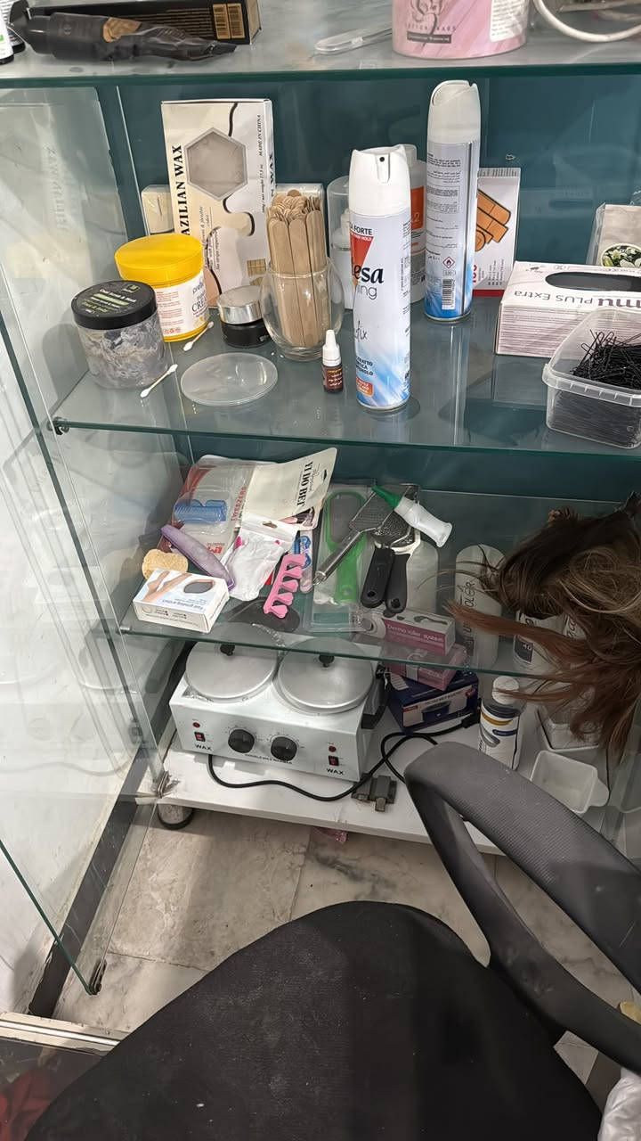 غراض صالون حلاقه للبيع ***********
