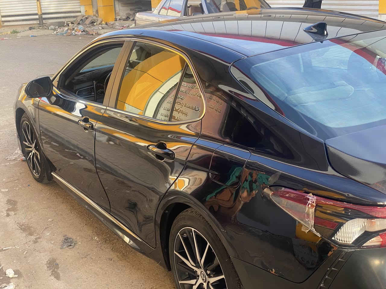 السلام عليكم    توجد سياره كامري موديل ٢٤ لون اسود se ماشيه  ٣٥ الف. بچم نظيف ما بيه اي ضرر. فقط   ضرر ب علامة تيوتا ب الصندوق  موجود الأصلي و موجود البديل 
 للبيع او مراوس ب هايلندر 
***********
