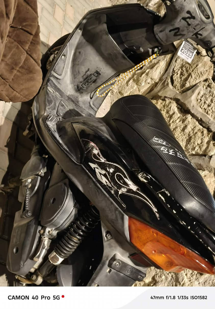 سلام عليكم ماكس نضيفه دراجه تخبل شلعه ومعدل اطلع بيها إذ مو 120 لاتاخذها دراجه مكفوله كفاله عامه بس سلفها 55 دراجه كفراتها اصلي. كابريته اصلي كله شغاله سلف هندر اشاير كله شغالات انتصل‏‪***********‬‏ وبيك خير وتتدلل
