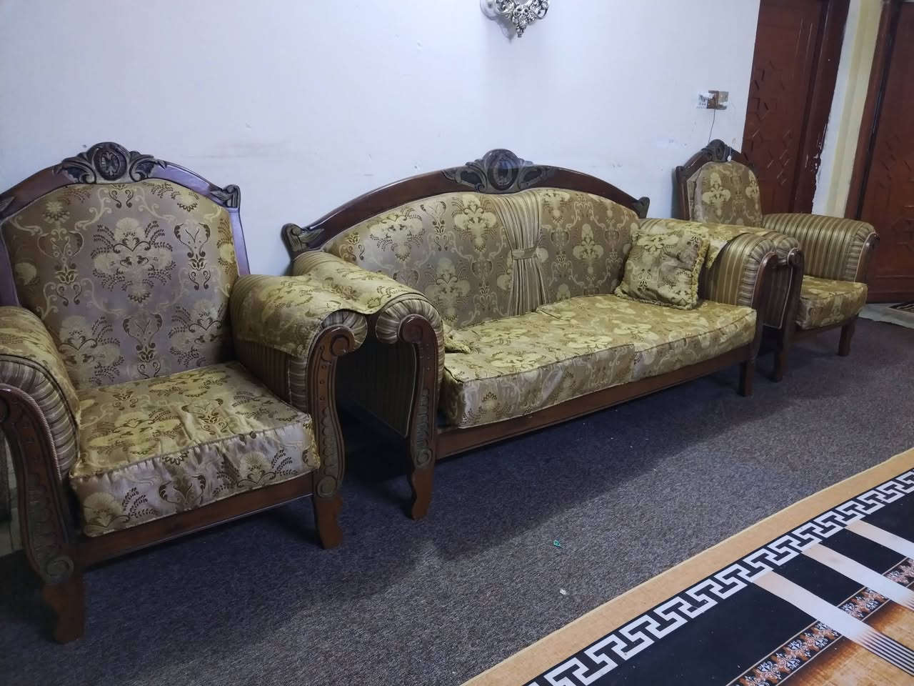 تخم مصري خشب زان للبيع السعر ب٣٥٠ بعقوبه حي المهندسين ***********
