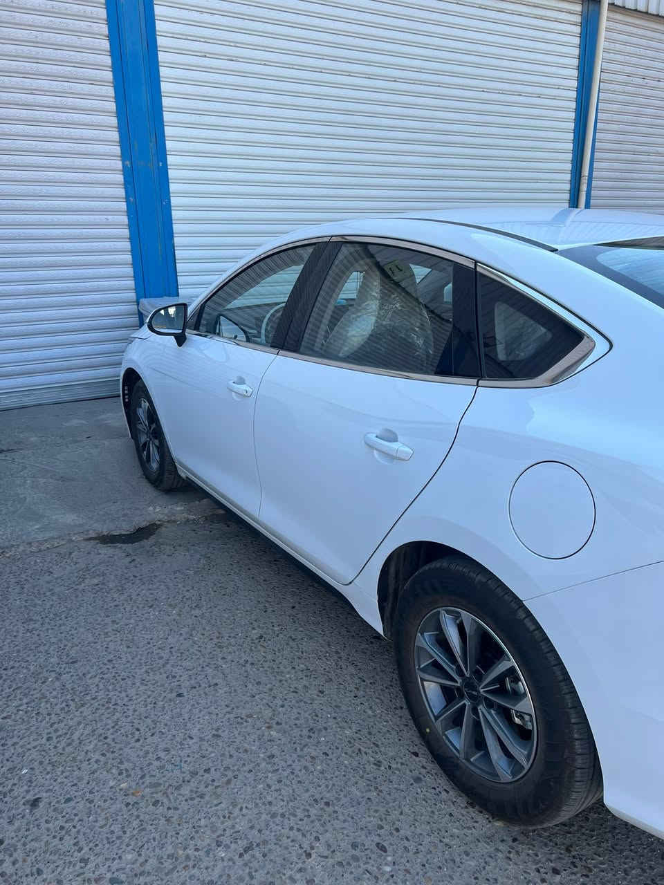 سلام عليكم
دستروير BYD 2025 

مرقمة بغداد باسمي 

تبريد قطعتين داخل ابيض شاشة قلابة 

الرقم شبه مميز..

سياره بعده بوضع الزيرو

المسافه المقطوعه6700 الف الكلي  السعر 19700 وبي مجال بسيط..

الضربه موضحها بالمقطع … جاملغ فقط ..

DM_i 1,5 محرك

مكاني بغداد الامين الثانيه شارع النواب

للاستفسار اتصل على الرقم *********** واتساب او اتصال
