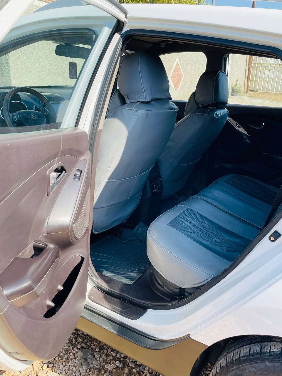 للبيع توسان موديل 2014 بابل ماشية (116)حقيقي السيارة معروفه مواصفاته السيارة جديدة مكفوله كفالة عامة عدا شخط بين البابين عكس السايق وماشره بالقلم الأحمر وصابغ فقط مكان الشخط مكاني بابل السعر (152) ورقة وبيه مجال قليل للإستفسار الإتصال على الرقم ***********
