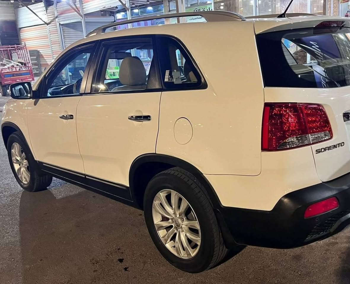 للبيع.....    كيا سورينتو موديل 13فول موصفات رقم اربيل سنويه ساقطه محرك 6v السياره بدون ضرر بدون صبغ بدون معجون بيها ٣اشخوط صغيره الشراي يتصل ***********
