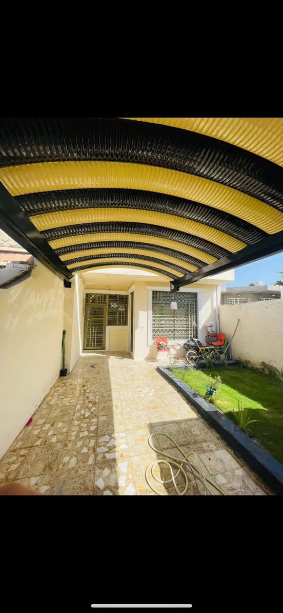 السلام عليكم بيت للبيع المساحة  150متر البيت كامل 
يتكون من /
كراج + حديقة +استقبال+مطبخ+صاله+حمام+منور+حمام خارجي 
+غرفتين نوم +ترك /
البيت بناء 2025 البيت كامل زراعي العنوان جسر ديالى القديم شارع المخازن  مقابل المولدة مال سيد مجيد الشراي اتصال فقط لا يوجد واتساب 
***********
