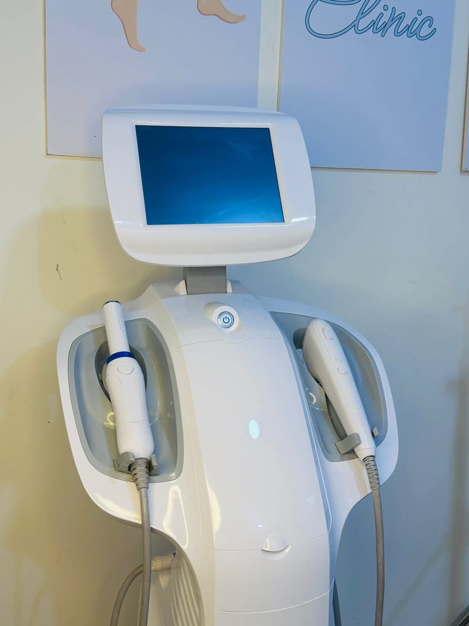 جهاز هايفو جديد نظافه ١٠٠٪؜ تجميلي متعدد الوظائف (Multi-function aesthetic device
يحتوي على ١٠ كارتريدج جميع الأحجام والقياسات للوجه وللرقبه وللجسم وايضاً للبكيني 
كل الكاتريجات كاملة الضربات غير مستعمل عدا ٢ كاترج تم استعمالهم الى ٥ مراجعين يعني جهاز جديد وضرباته جديده كامله مستعمل فقط ٥ بيشنت
هايفو 7D احدث إصدار


**إذا كنت صاحب هذا الإعلان وتريد حذفه لأي سبب، رجاءا أرسل رسالة إلى الدعم الفني**