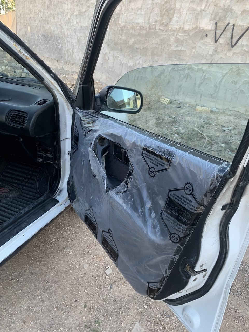 نيسان براميره للبيع موديل1993
محرك 2000 
السعر 35 

***********
واتساب ***********
