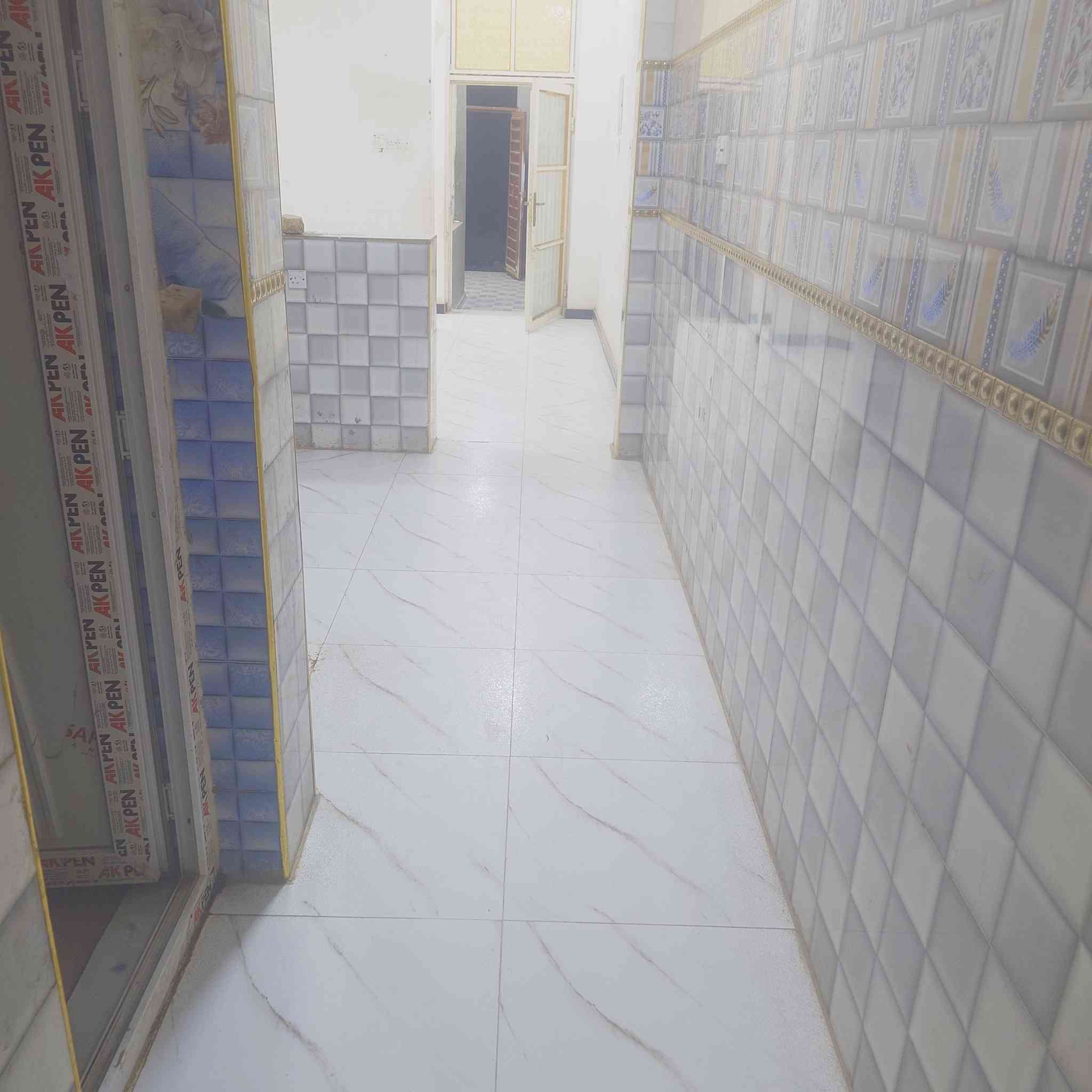 بيت للايجار خلف المعهد غرفه وصاله ومطبخ واستقبال حمامات طارمه ايجاره 300
***********
حي الزهراء
