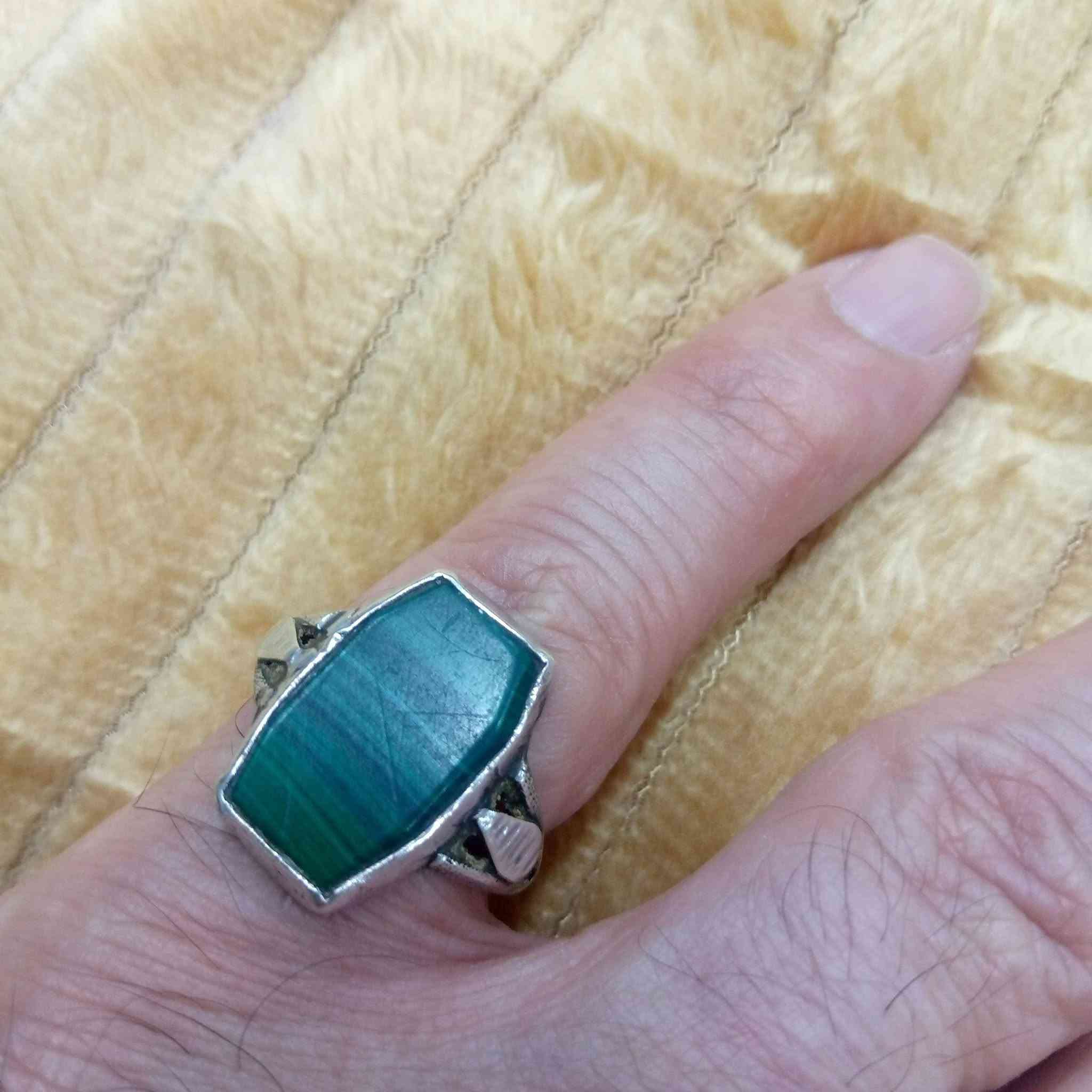 خاتم فضه شبابي متوج بحجر عقيق صياغه يدوي للتواصل0790221029


**إذا كنت صاحب هذا الإعلان وتريد حذفه لأي سبب، رجاءا أرسل رسالة إلى الدعم الفني**
