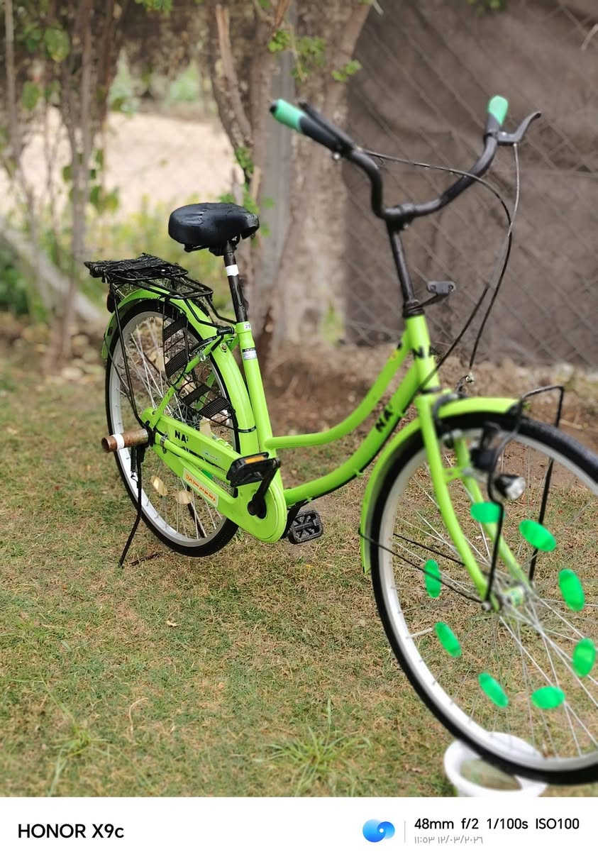 سلام عليكم بايسكل جديد صارله شهر طالع حاويه للبيع سعر 125قفل مكاني نجف عباسيه رقم***********
